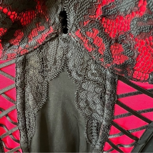 La Senza pinup mesh and lace corset bustiere, padded underwire, red & black, M - Picture 6 of 14